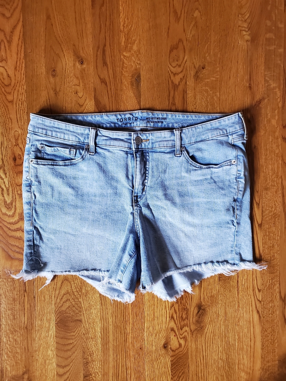 Torrid Light Blue Frayed Hem Denim Cutoff Shorts. Size 18.